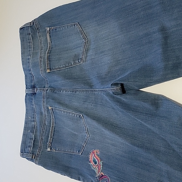 Chico's Blue Embroidered Cropped Jeans Sz 2.5 - Picture 10 of 16